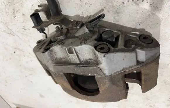 Audi A4 S4 B7 8E 8H Front brake caliper 8E0615124b