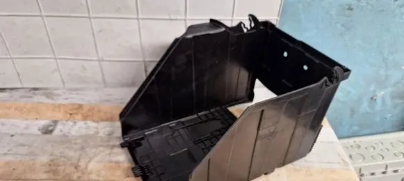Battery box tray