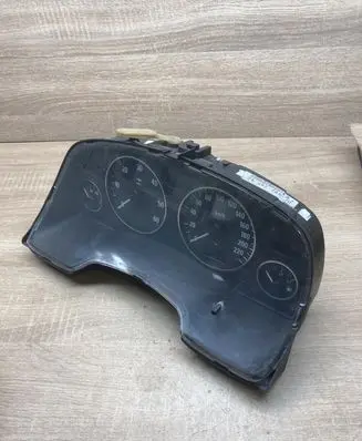 Opel Zafira A Speedometer (instrument cluster) 24461768JU 110080209