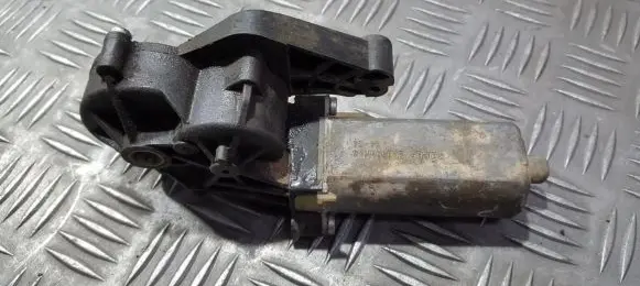 Mercedes-Benz E W211 Seat adjustment motor 820591114 82059111-4