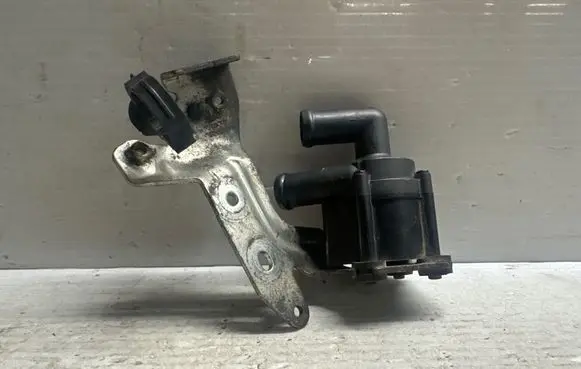 Volvo XC90 Electric auxiliary coolant/water pump 31686005
