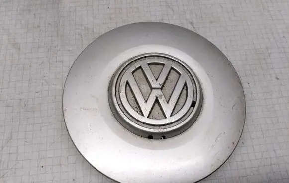 Volkswagen Golf III Original wheel cap 1H0601151B 1H0601149B