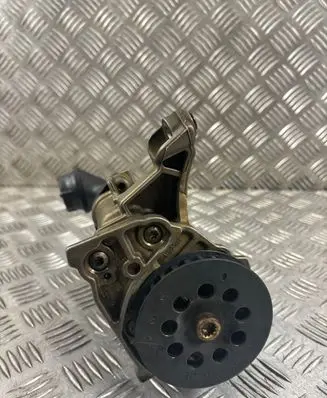 Volkswagen PASSAT B8 Oil pump 04L145305 04L145208K