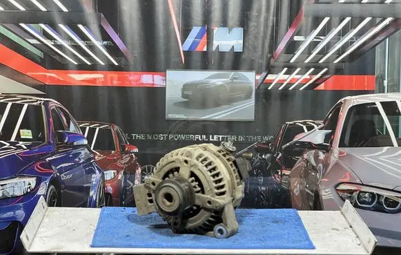 Land Rover Discovery 4 - LR4 Generator/alternator AH22-10300-AB