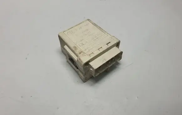 Glow plug pre-heat relay