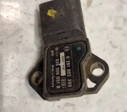 Volkswagen Golf V Air pressure sensor 038906051B 0281002399