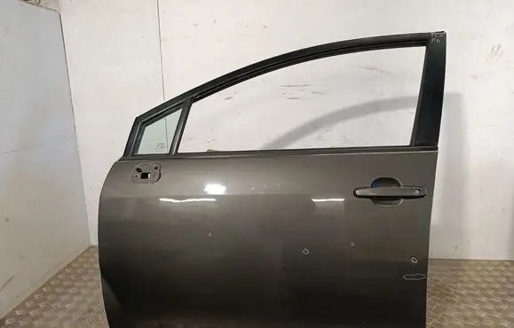 Toyota Corolla Verso AR10 Front door