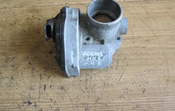 Ford Focus Throttle body valve 2S6U9E927F