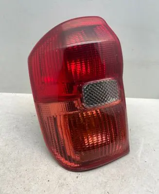 Toyota RAV 4 (XA20) Rear/tail lights E139800