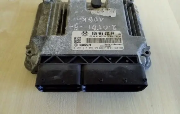 Volkswagen Golf V Engine control unit/module 03G906021PR