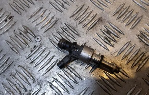 Audi A8 S8 D4 4H Fuel injector 1079036N