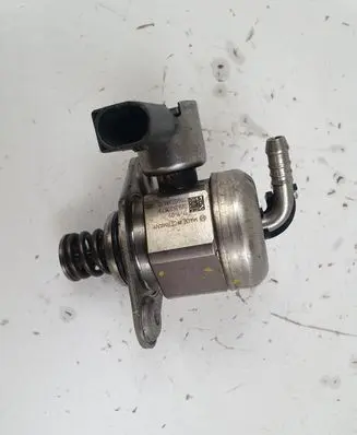 Volkswagen Golf VII Fuel injection high pressure pump 04E127025D 0261520573