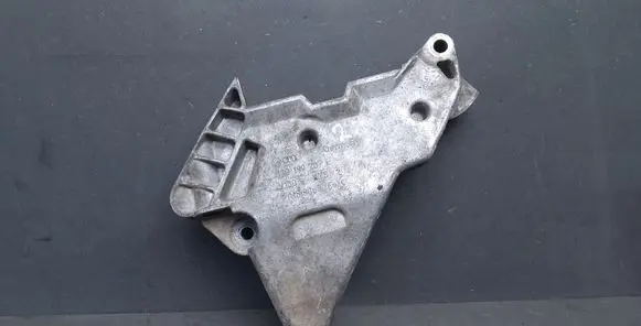 Skoda Octavia Mk2 (1Z) Engine mounting bracket 03G199207E