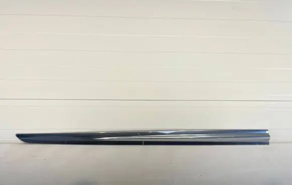 Nissan Leaf I (ZE0) Front door trim (molding) KE7603N000