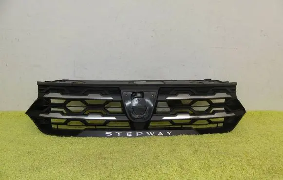 Dacia Sandero Front bumper upper radiator grill 623105852r