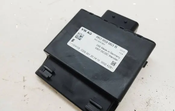 Audi A4 S4 B8 8K Voltage converter/converter module 8K0959663B 8K0959663 111004105