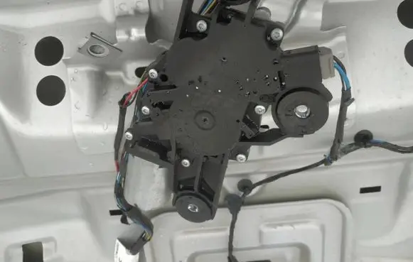 Ford Focus Rear window wiper motor 0390201205 bv6117k441