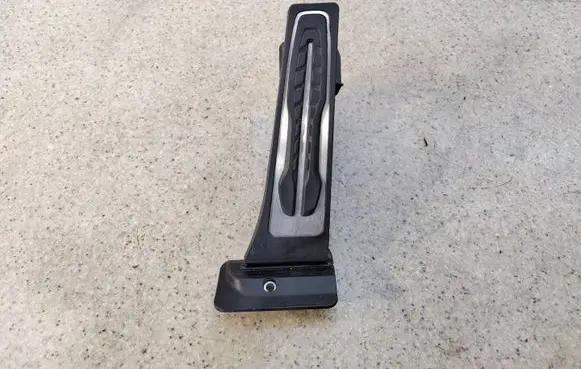 BMW X4 G02 Accelerator throttle pedal 688982045A 6889820