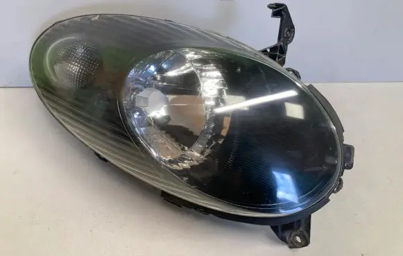 Nissan Micra Headlight/headlamp 89007481