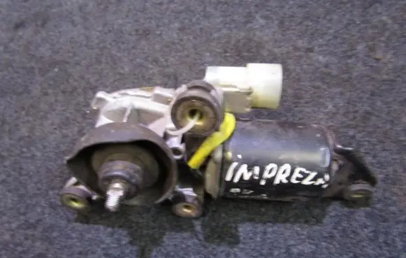 Subaru Impreza I Wiper motor