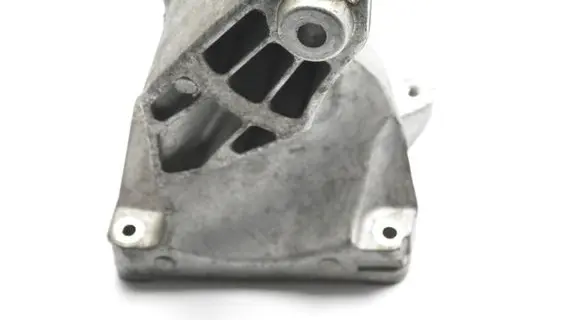 Mercedes-Benz C W204 Engine mounting bracket A6512230004