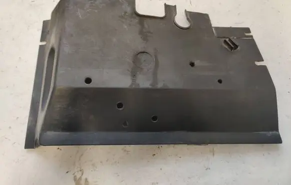 Volkswagen Transporter - Caravelle T4 Battery tray heat shield 7D0915437