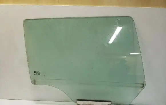Opel Astra H Rear door window glass E143R001582