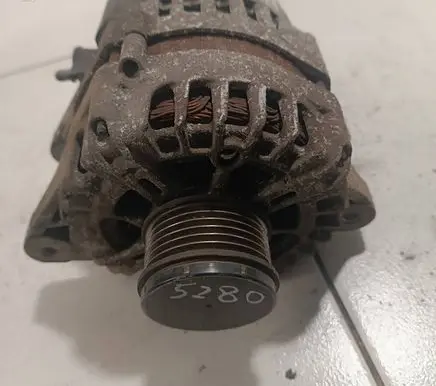 Hyundai Santa Fe Generator/alternator 373002F100 2606259 FG15S034