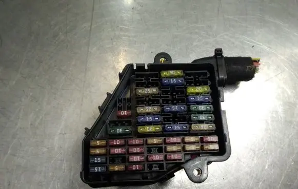 Audi A6 S6 C5 4B Fuse module 8D1941824