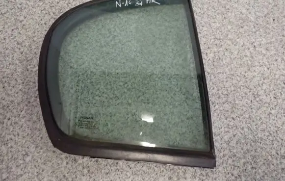 Nissan Almera N16 Sliding door window/glass 