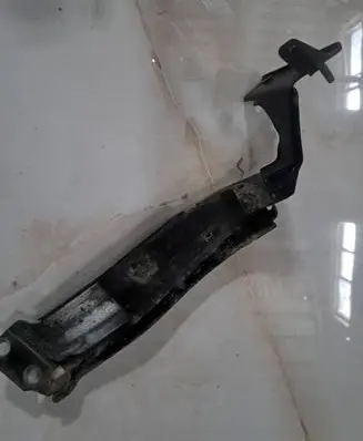 Audi A4 S4 B8 8K Fender mounting bracket 8K0821136A