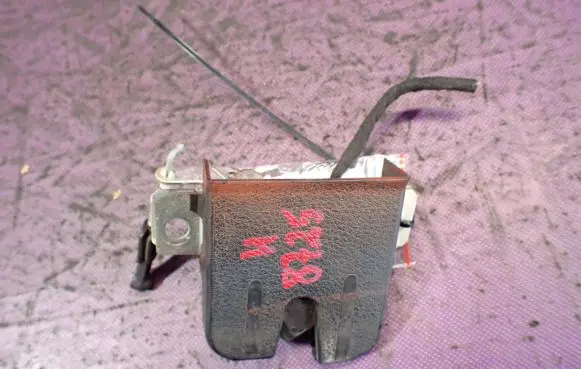 Volkswagen Polo Tailgate/trunk/boot lock/catch/latch 6Q6827505B