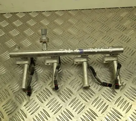 Volvo XC60 Fuel distributor 31410835