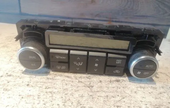 Toyota Auris E180 Climate control unit