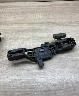 Renault Laguna II Front door exterior handle/bracket 8200008430 AV50289002