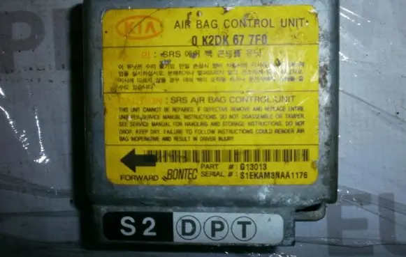 KIA Spectra Airbag control unit/module 0K2DK677F0 G13013