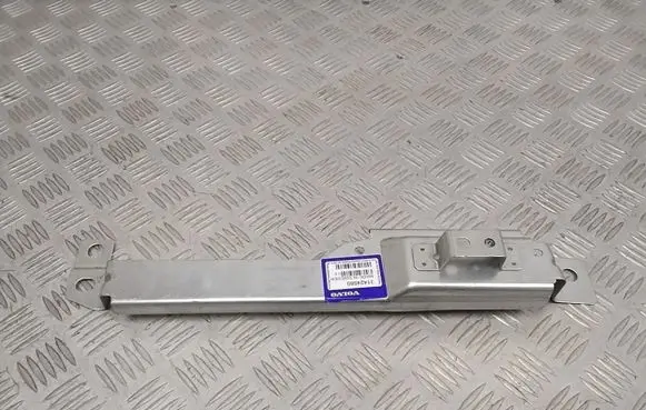 Volvo XC60 Fender mounting bracket 31424580