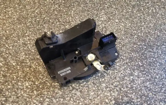 Renault Trafic II (X83) Loading door lock 8200282303