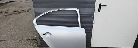 Volkswagen Jetta VI Rear door 5C6833312E