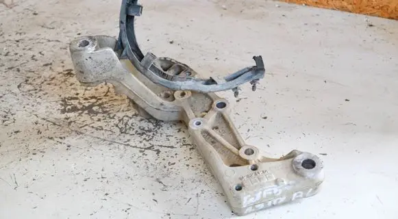 Volkswagen Golf Plus Front lower control arm/wishbone 1K0199295E
