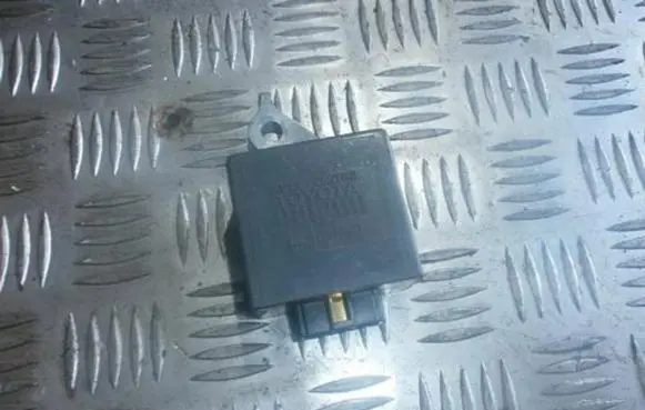 Toyota Previa (XR10, XR20) I Window wiper relay 8594028080