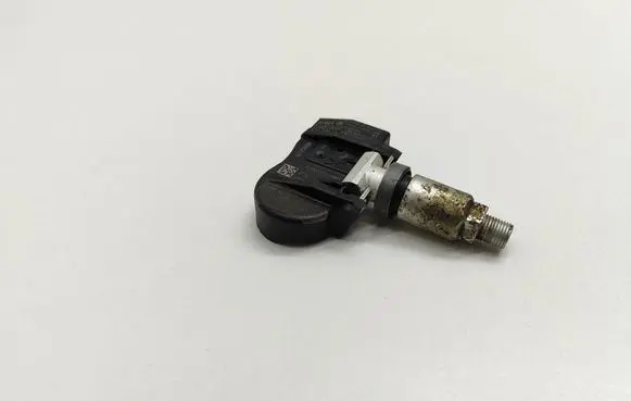 BMW 5 E60 E61 Tire pressure sensor 755879680 7558796804