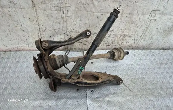 Chrysler Crossfire Rear wheel hub spindle/knuckle 