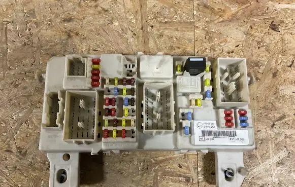 Ford Focus Fuse box set 97RA000001 97RA012108 303519243307