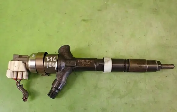Toyota Corolla E120 E130 Fuel injector 23670-27020