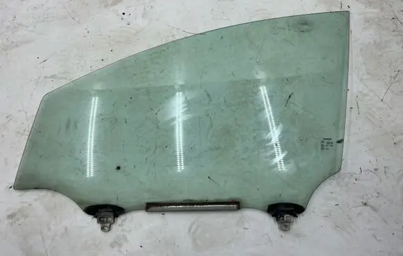 Toyota Verso Front door window glass four-door 43R00097