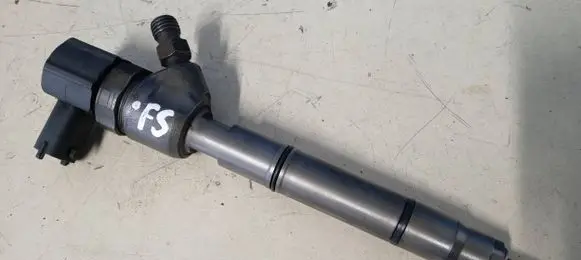 KIA Sportage Fuel injector 338002A800