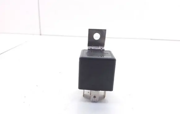 Nissan X-Trail T30 Other relay V23134A1052C643