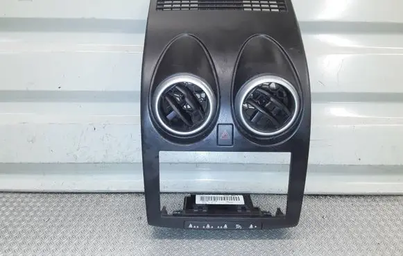 Nissan Qashqai Dash center air vent grill P10381a77100