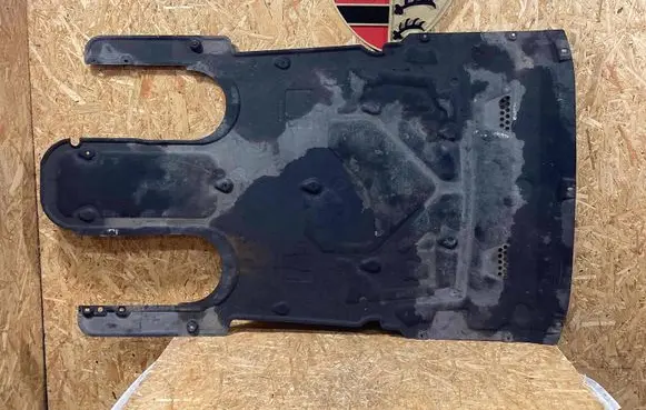 Porsche Panamera (971) Engine splash shield/under tray 971825311f